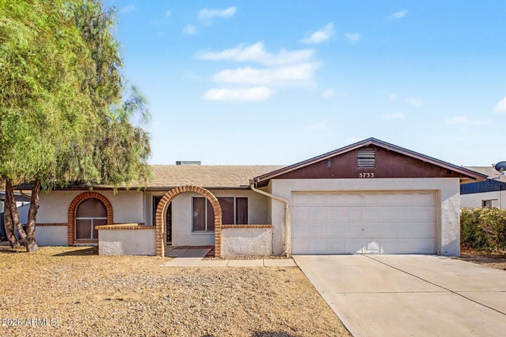 Glendale House: 5733 W Mescal St
