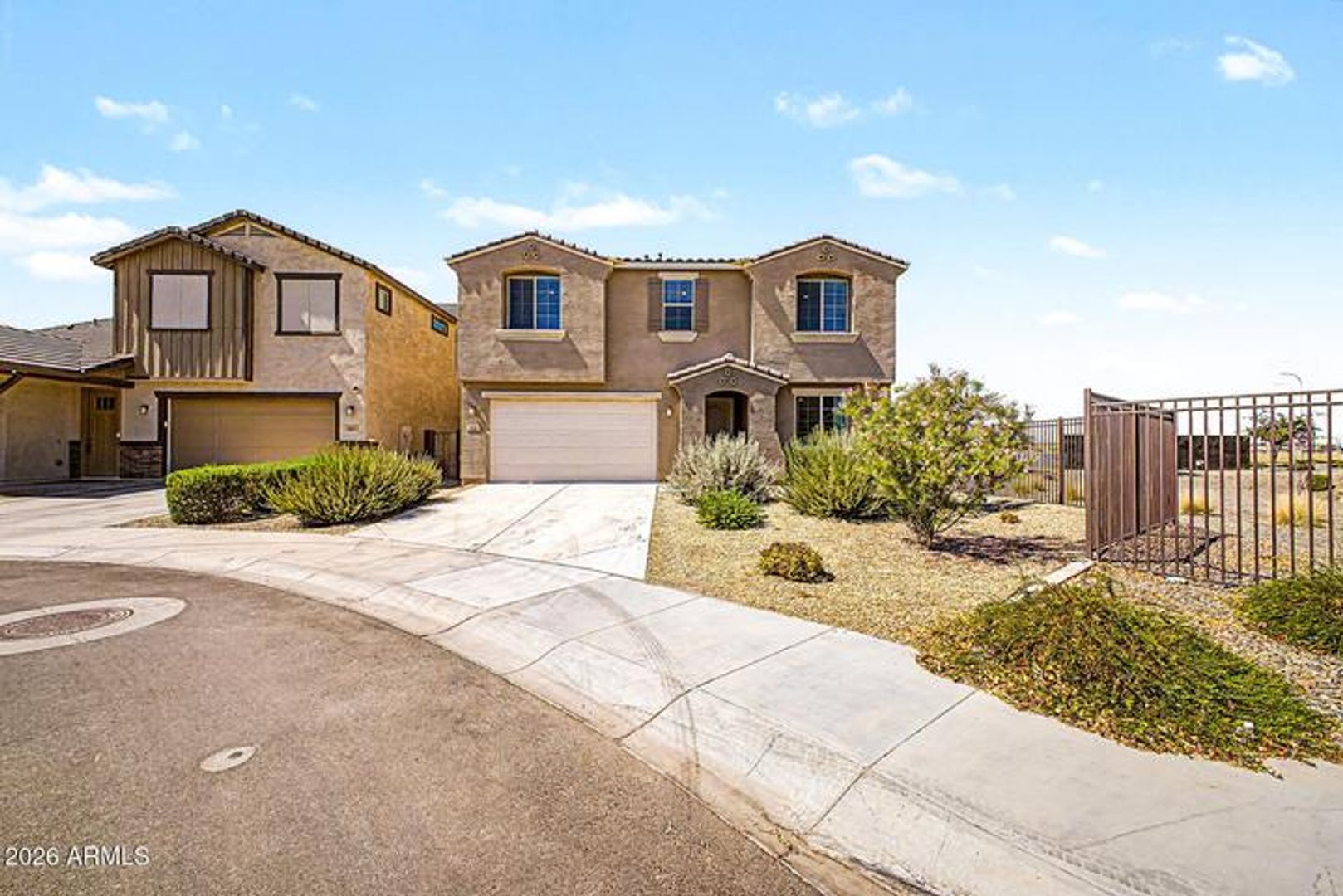 Avondale House: 10950 W Beatrice St