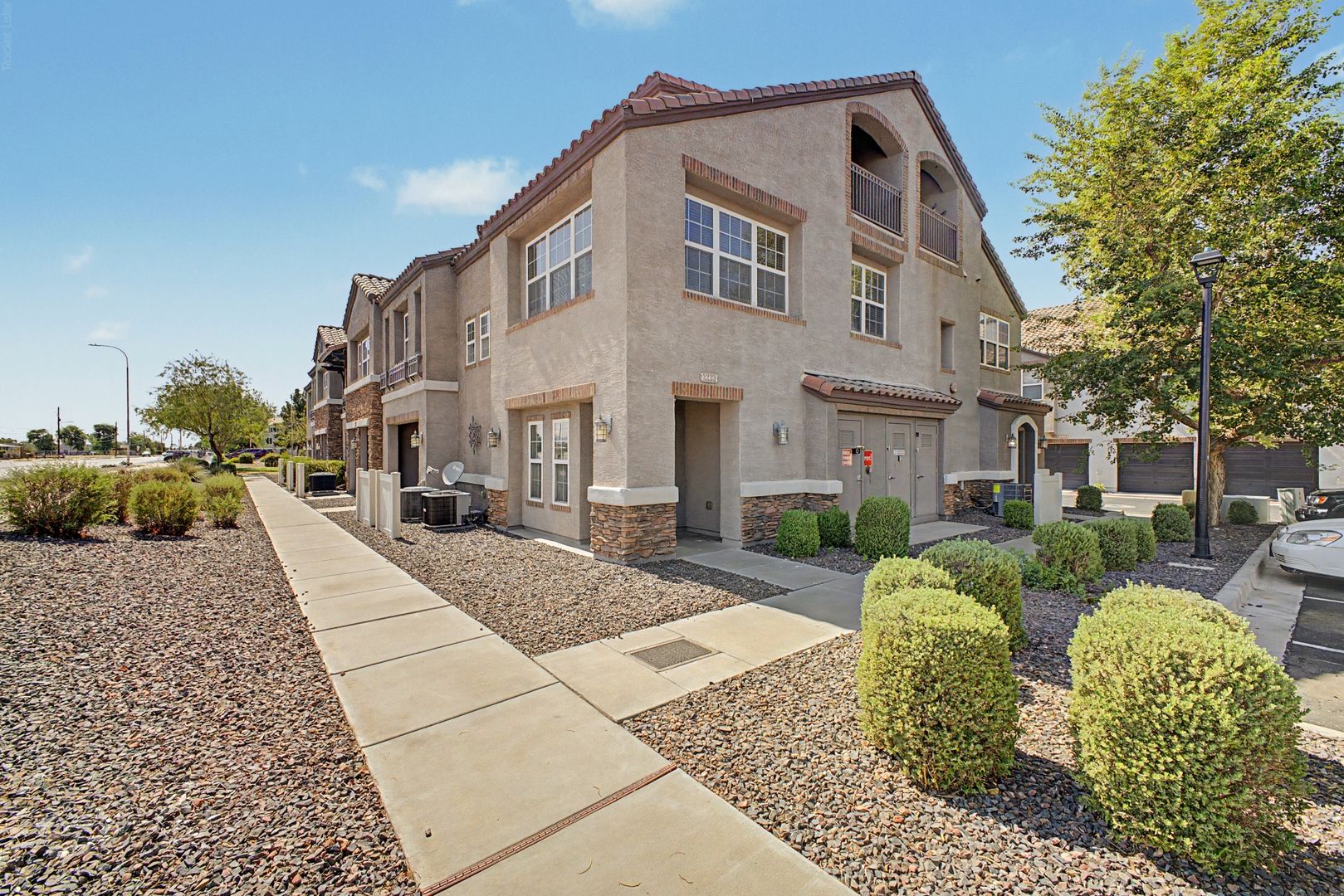 Phoenix House: 2233 E Huntington Dr