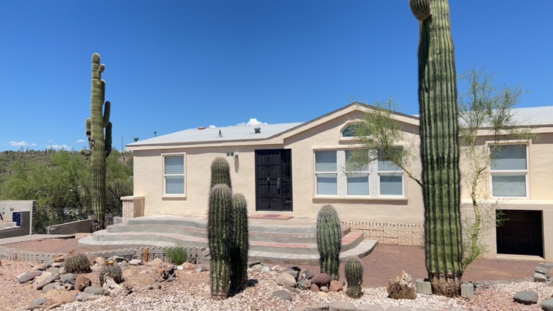 New River House: 47832 N 18TH Ave
