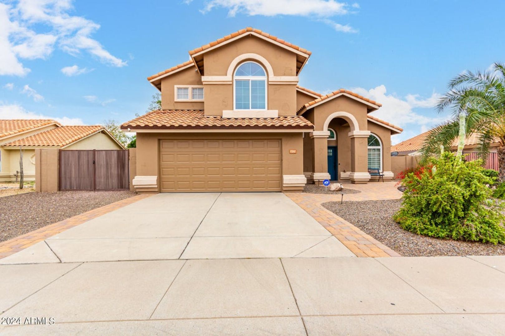 Glendale House: 7217 W Crest Ln