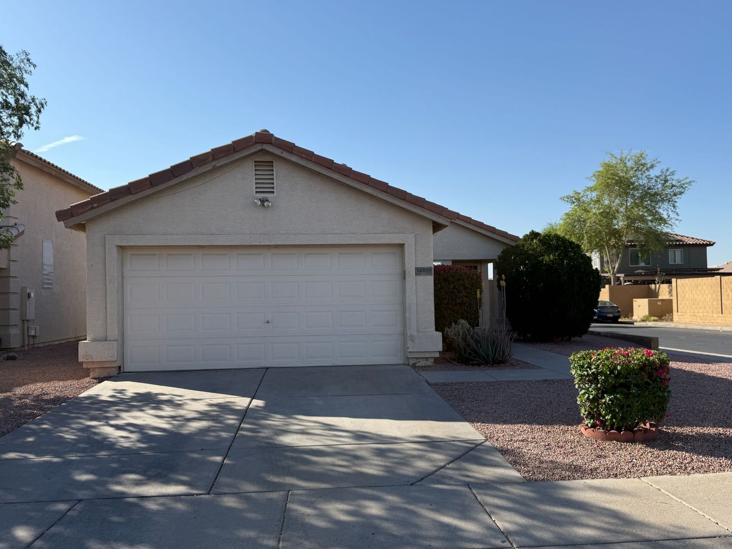 El Mirage House: 12071 W Dahlia Dr