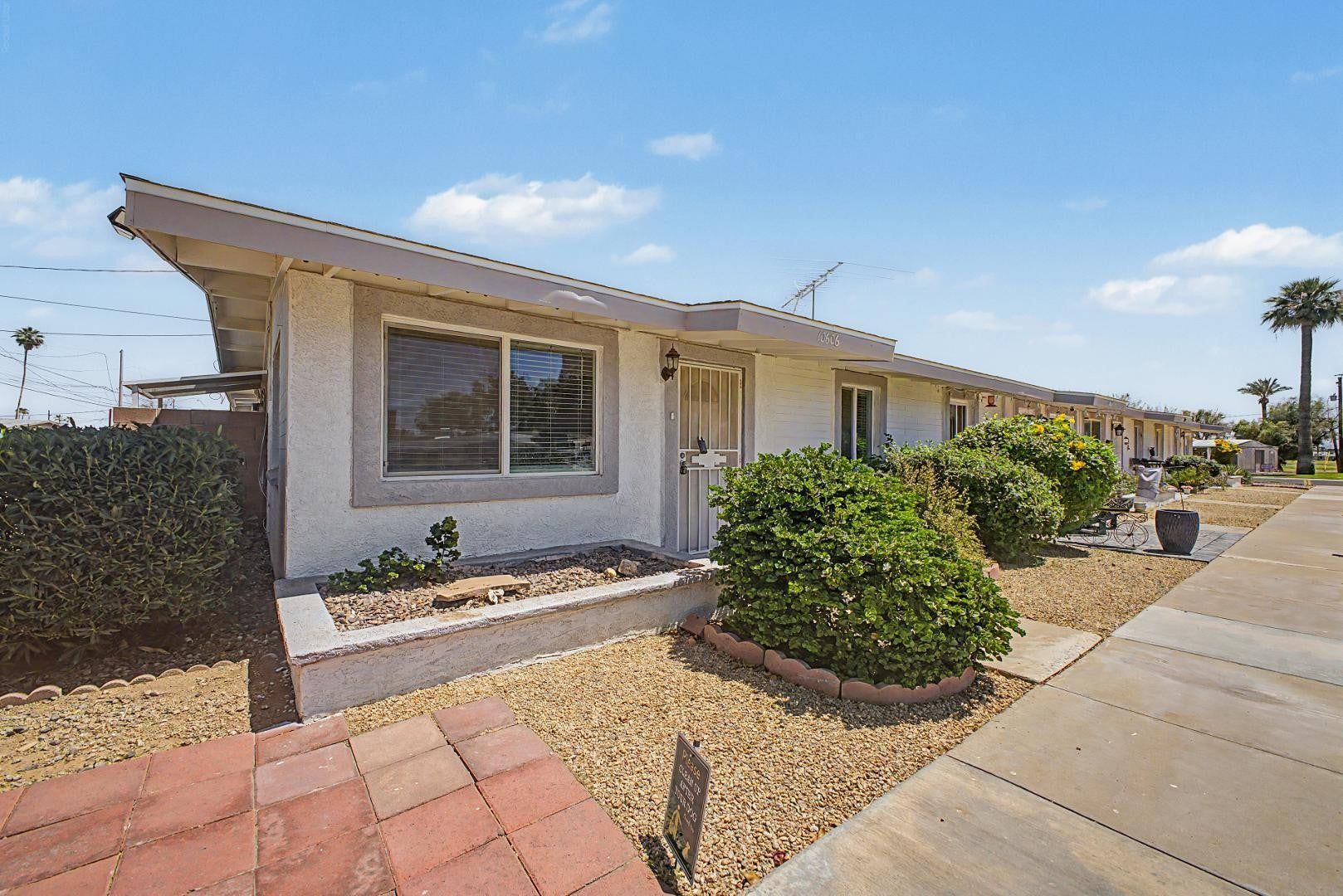 Sun City House: 10606 W Oakmont Dr