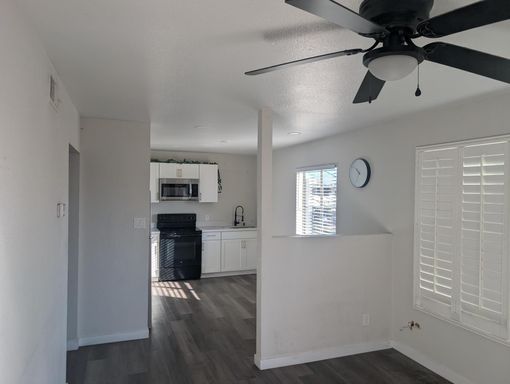 RENOVATED & CHARMING 2 bed, 1 bath in Glendale! – photo 1