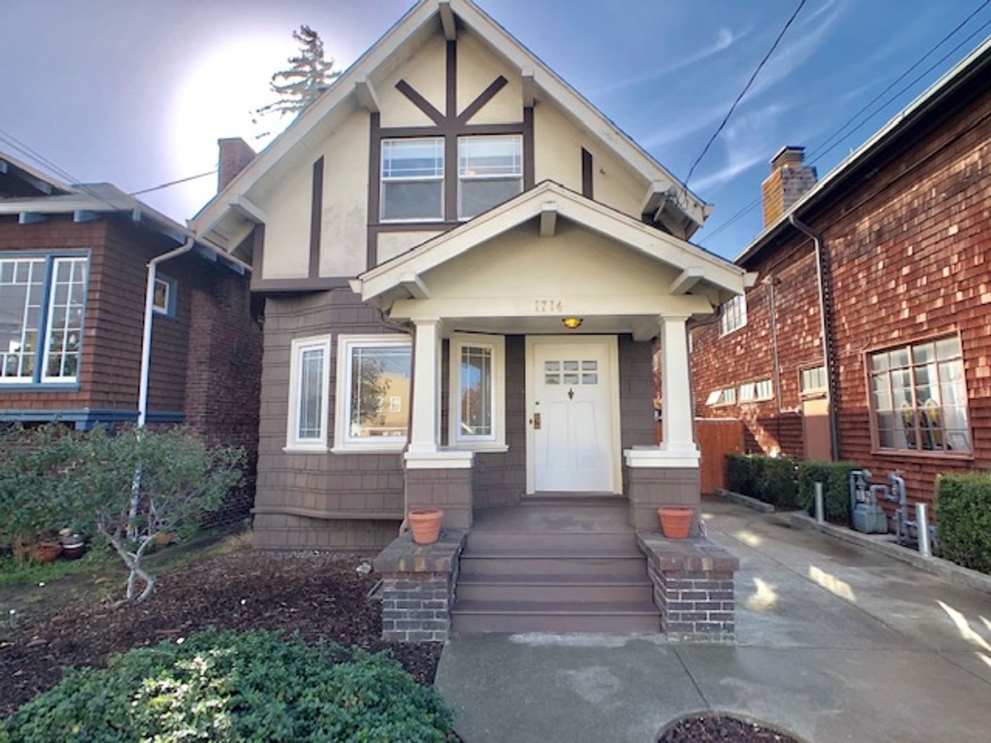 Alameda House: 1714 Santa Clara Ave