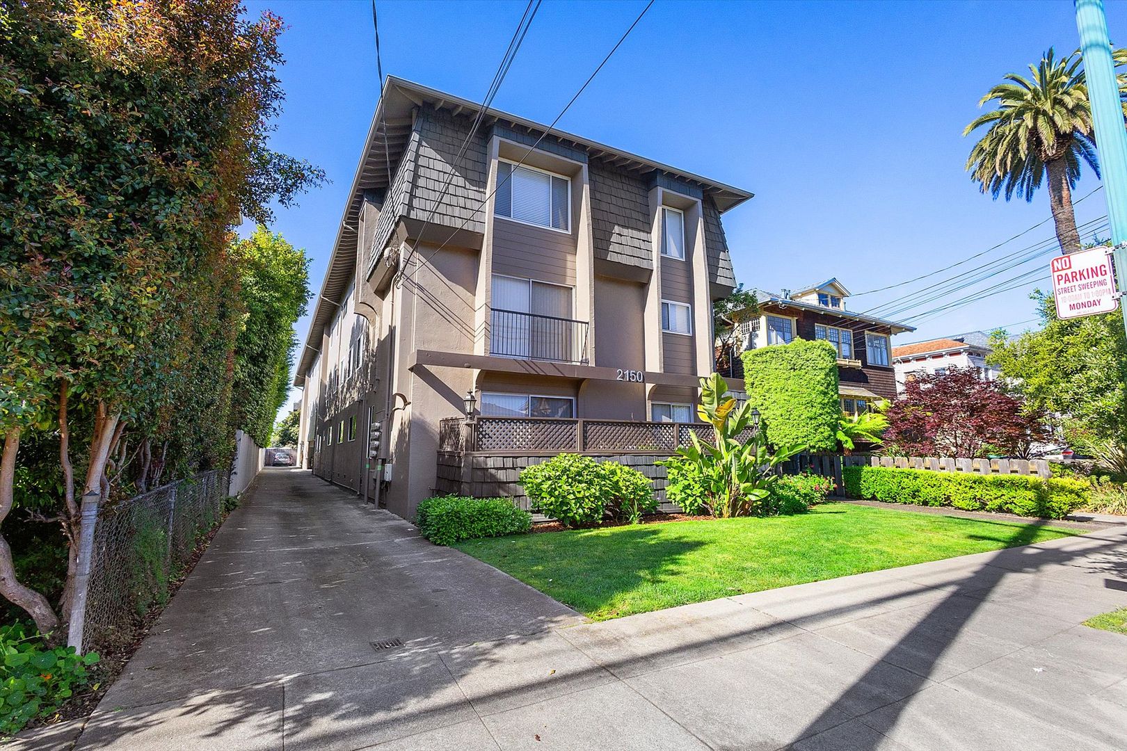 Alameda Apartment: 2150 Santa Clara Ave #G