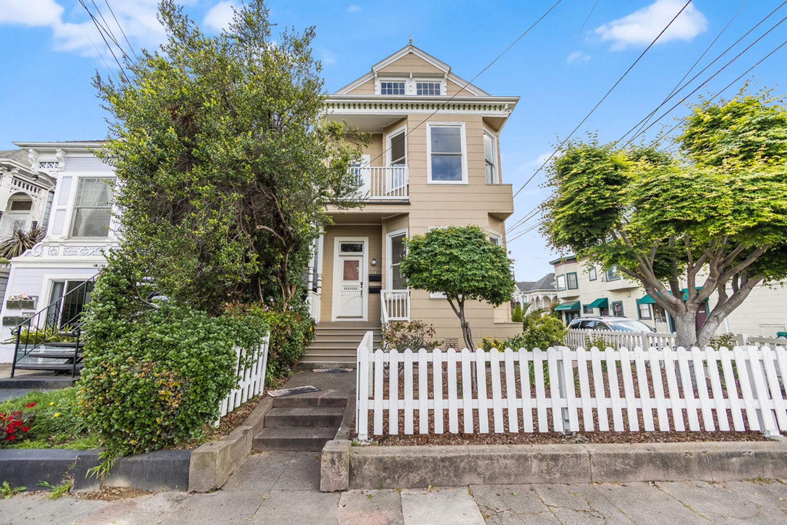 Alameda Apartment: 1718 Lincoln Ave