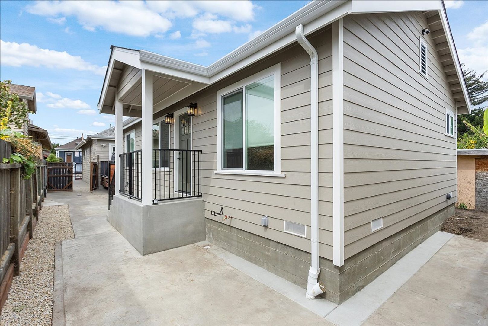 Alameda Apartment: 1832 9th St #A