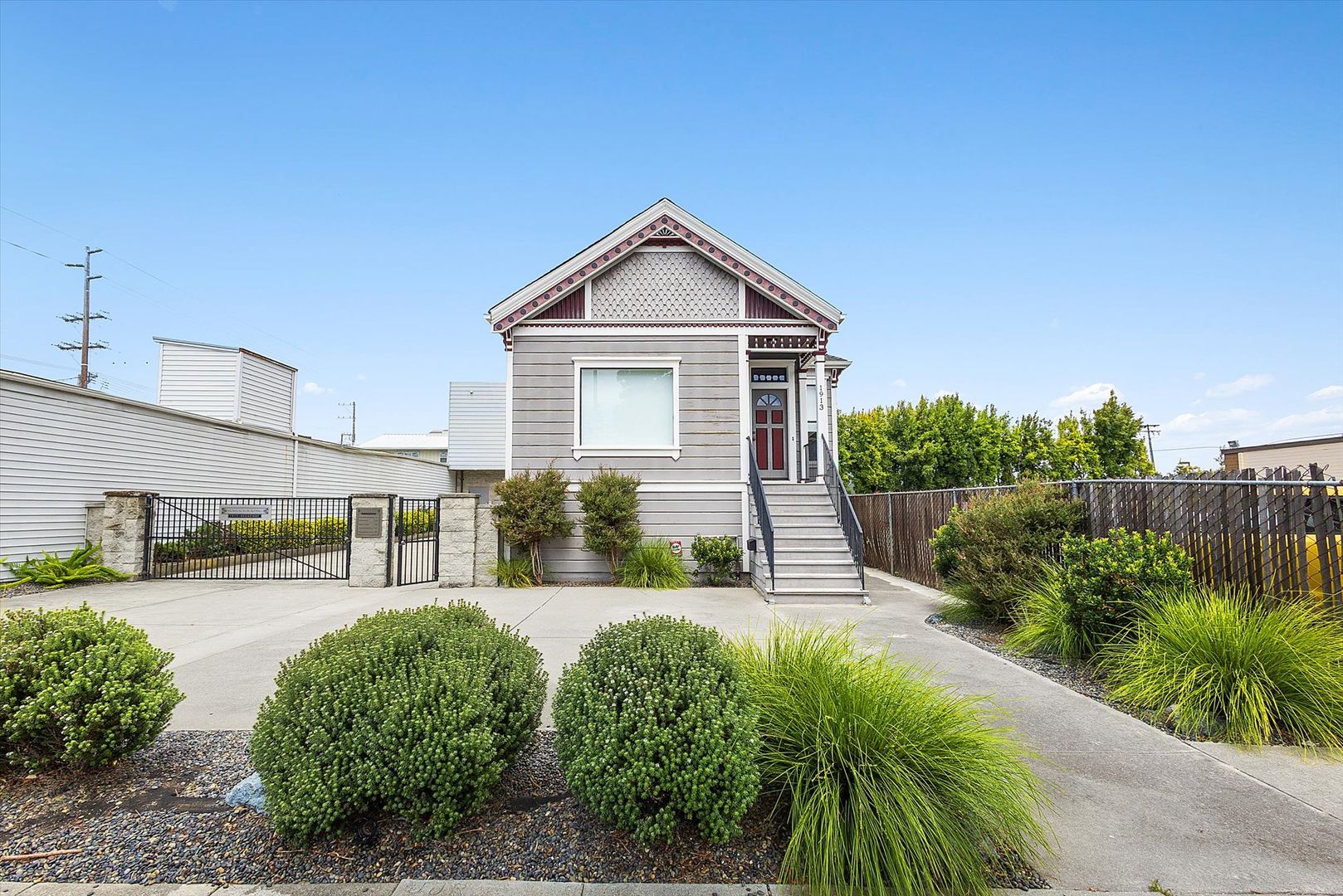Alameda House: 1913 Broadway
