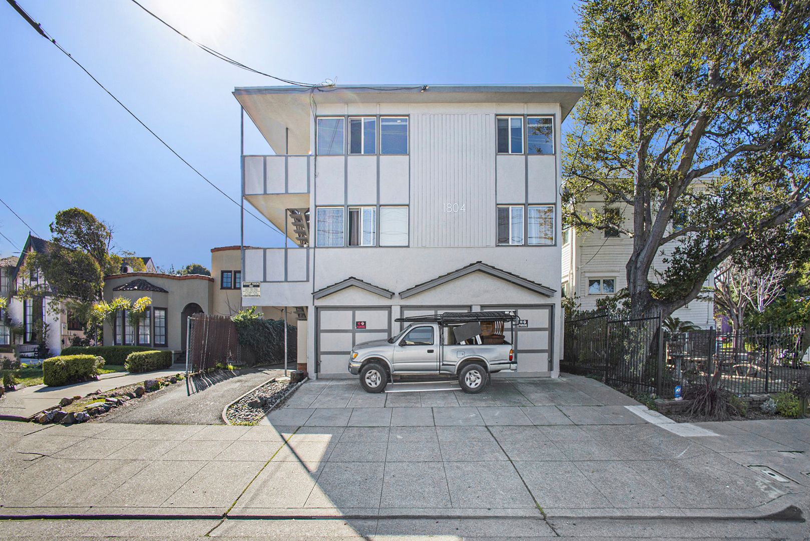 Alameda Apartment: 1804 Santa Clara Ave