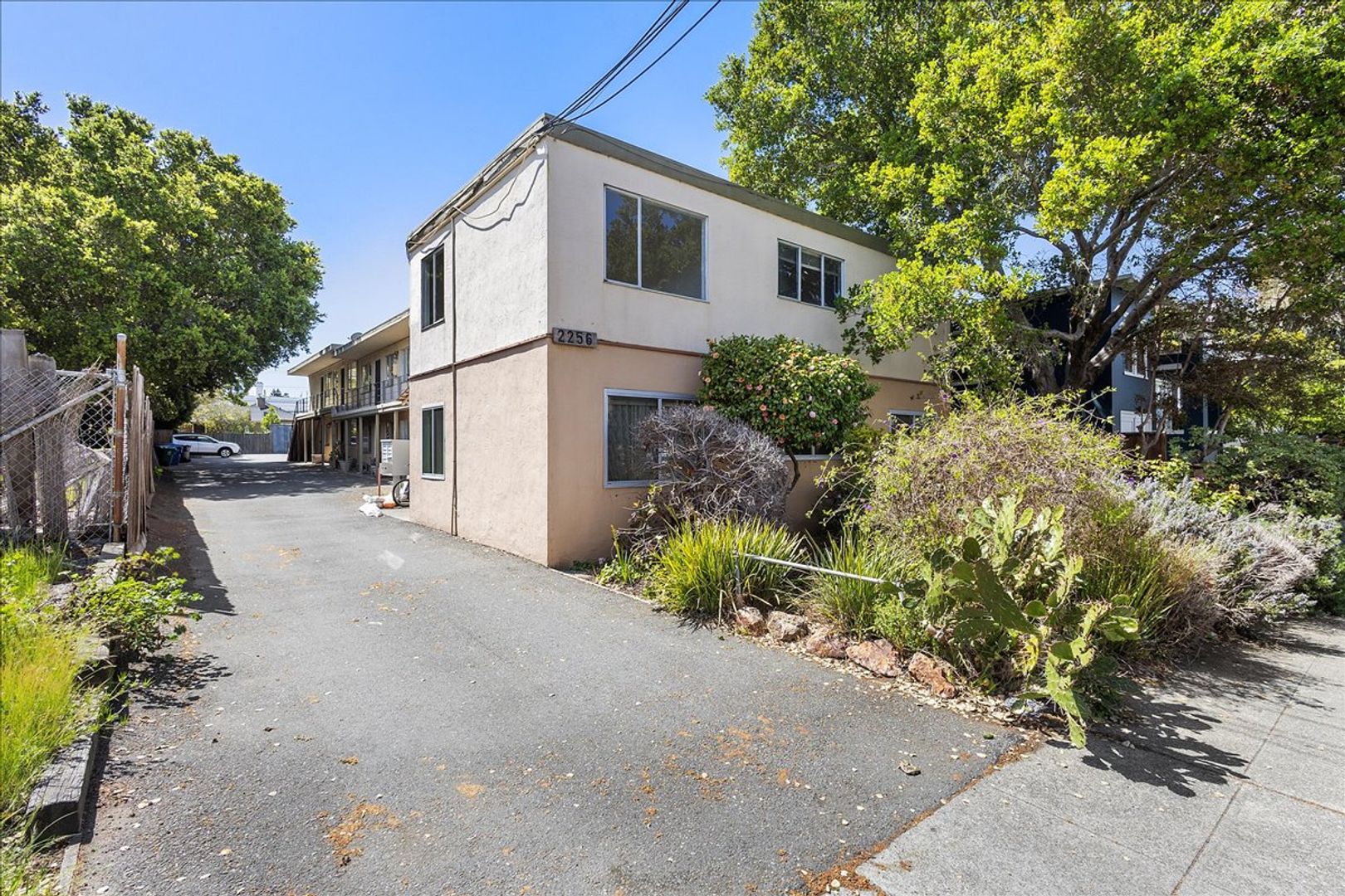Alameda Apartment: 2256 Pacific Ave