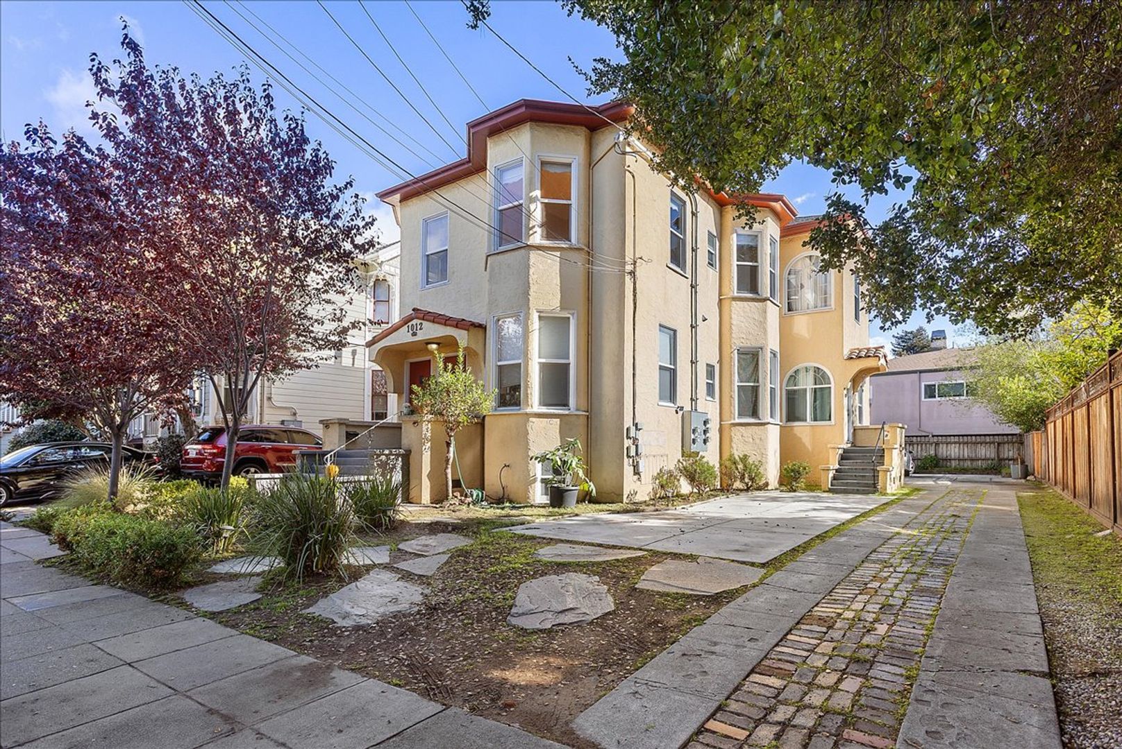 Alameda Apartment: 1012 Walnut St #B