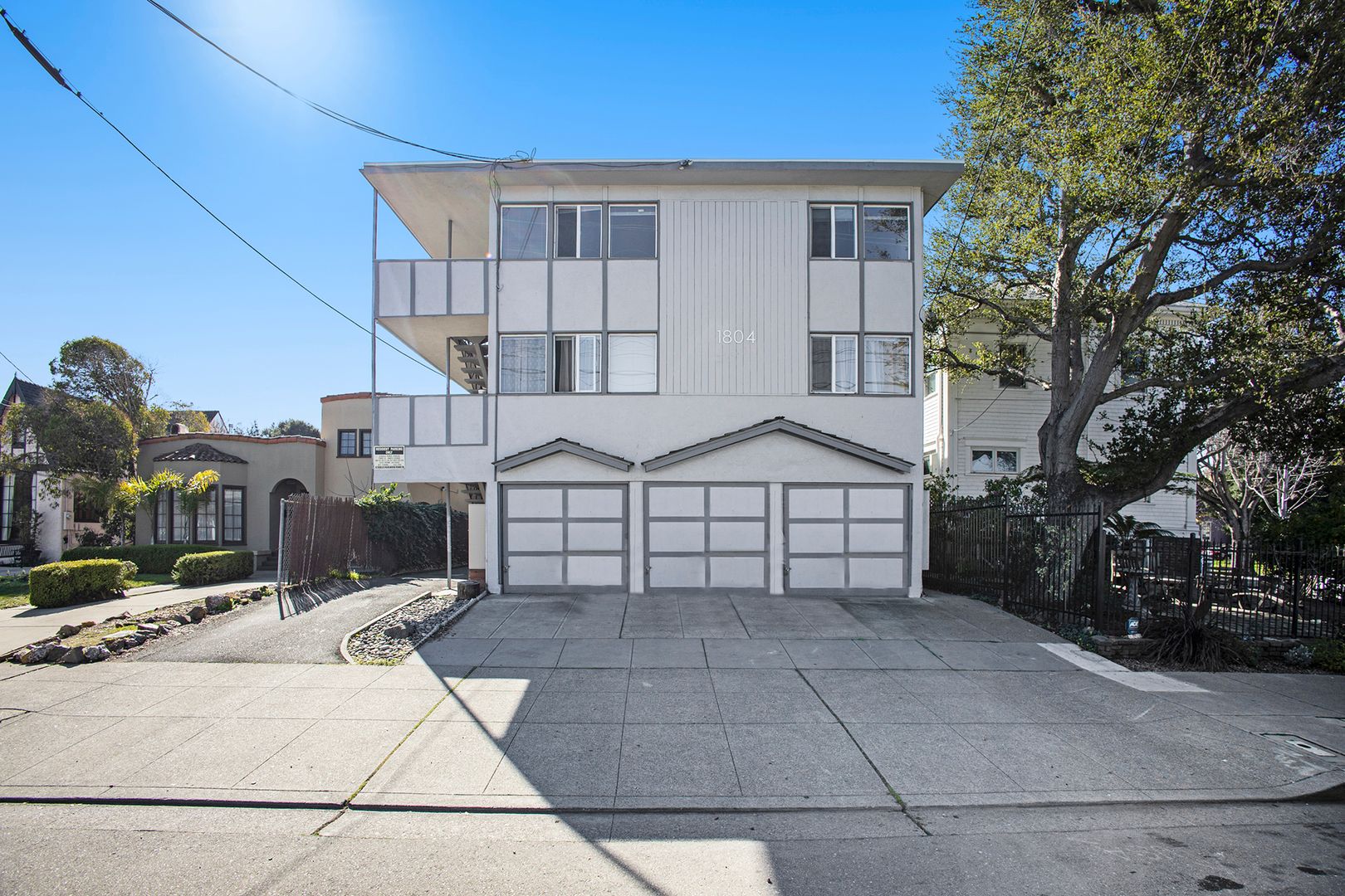 Alameda Apartment: 1804 Santa Clara Ave