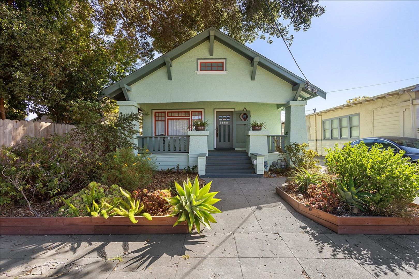 Alameda House: 1414 Hoover Ct