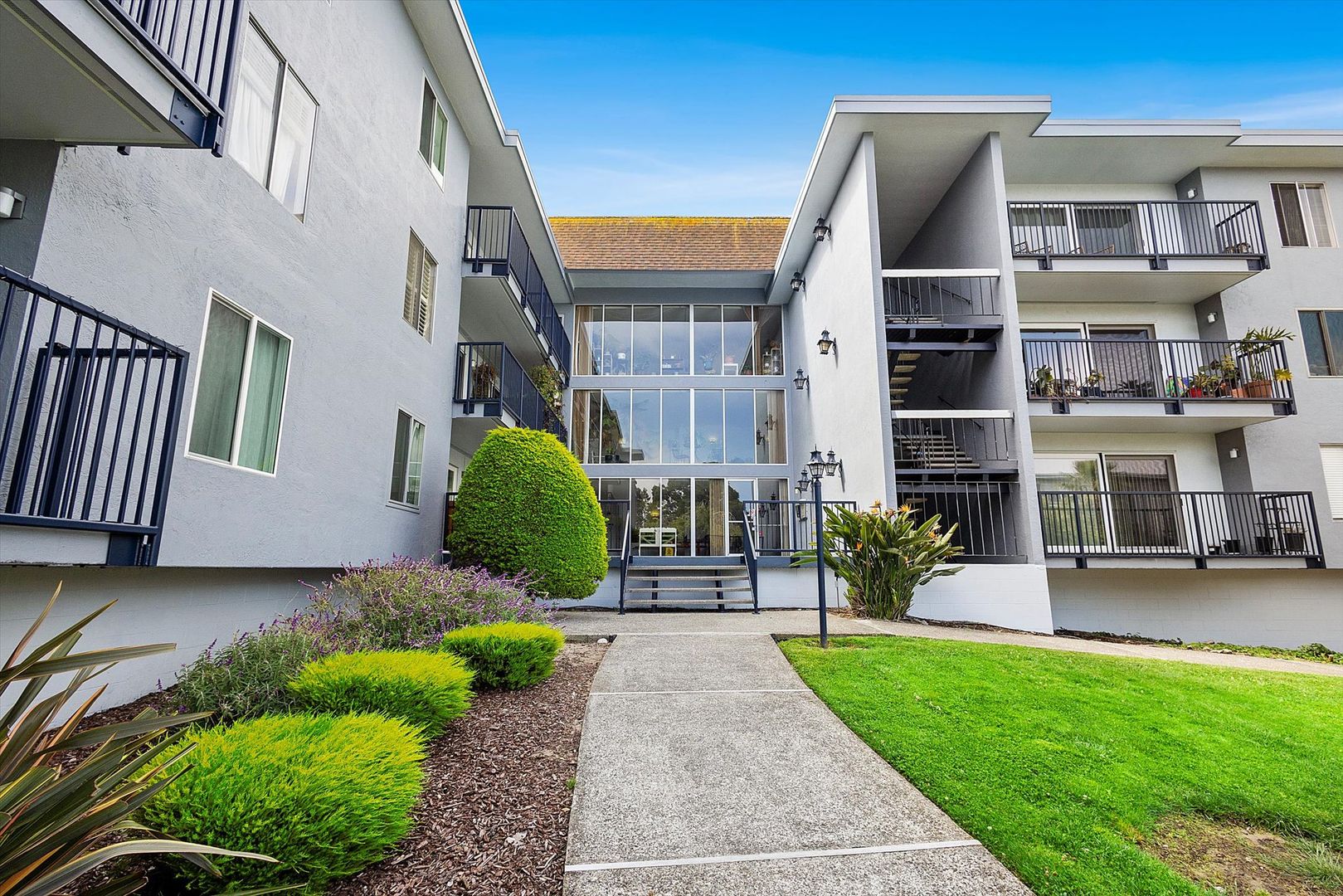 Alameda Condo: 960 Shorepoint Ct Apt 205