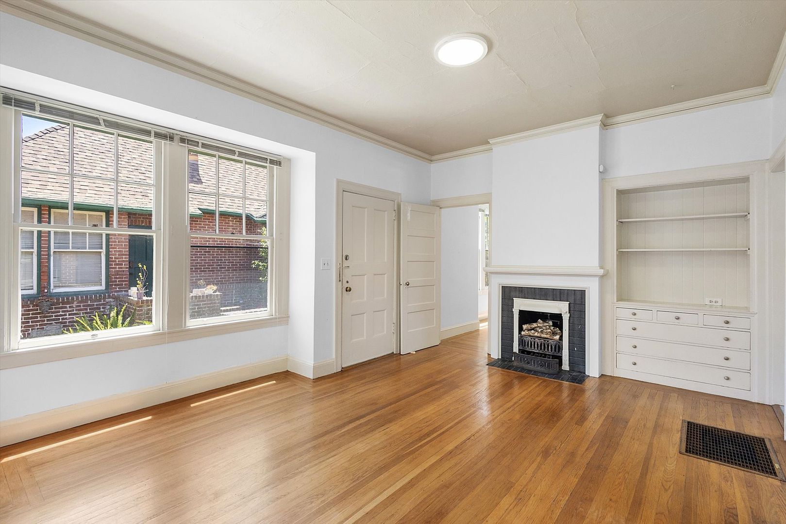 Alameda Apartment: 1801 Alameda Ave #A