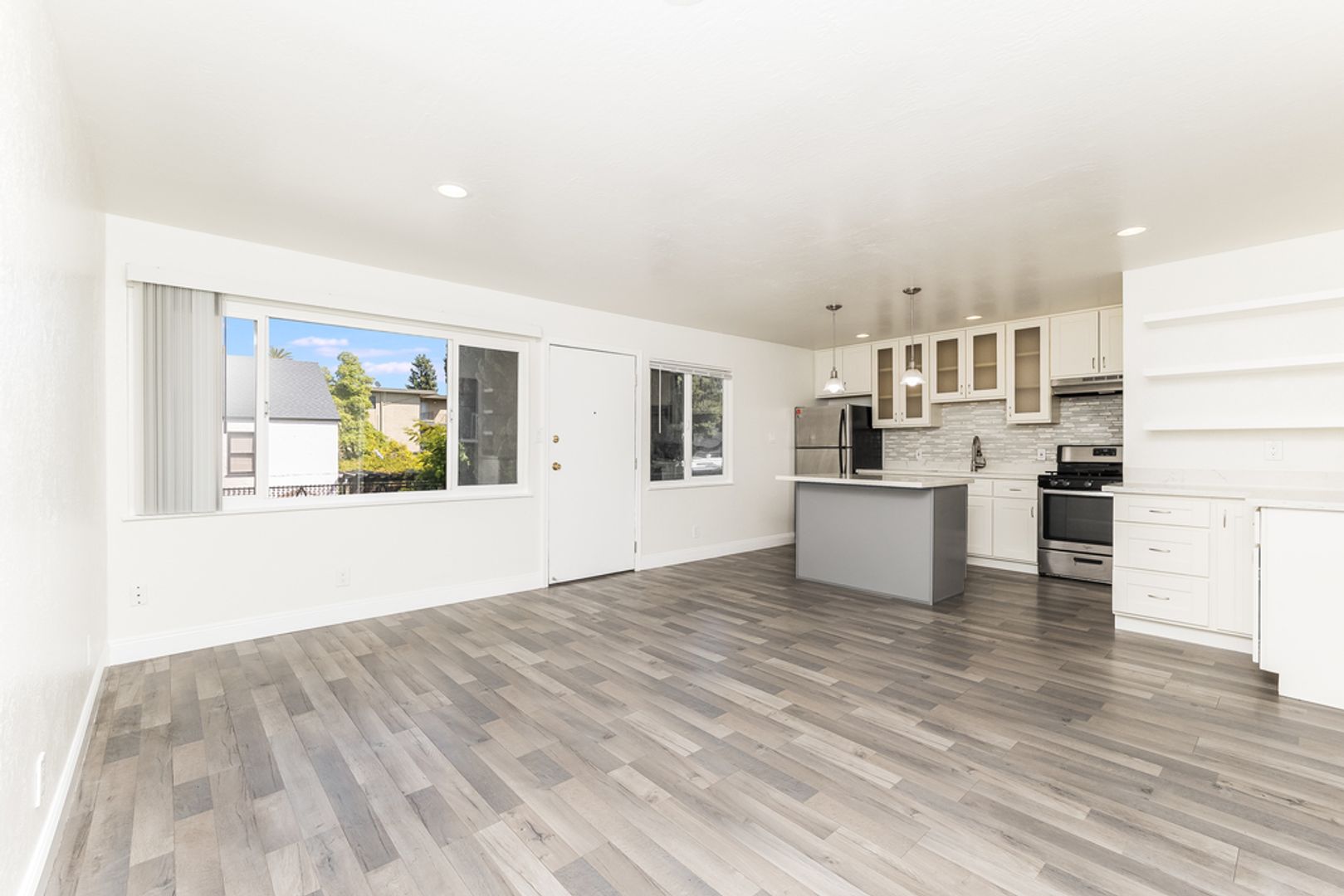 Alameda Apartment: 1804 Santa Clara Ave