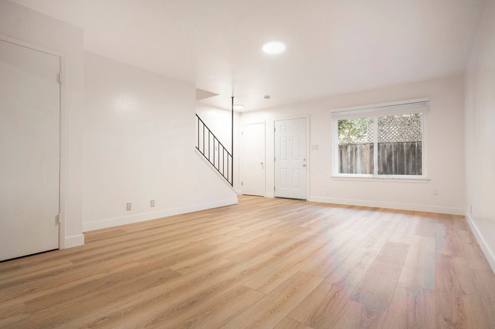 Alameda Apartment: 1117 Park Ave #D