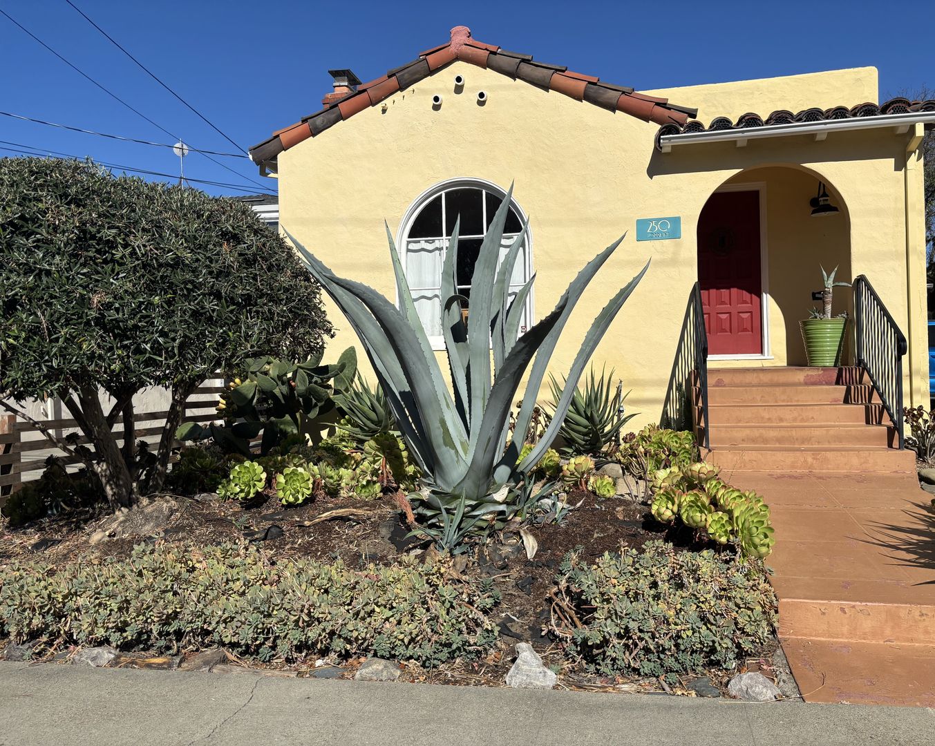 San Leandro House: 250 Lorraine Blvd