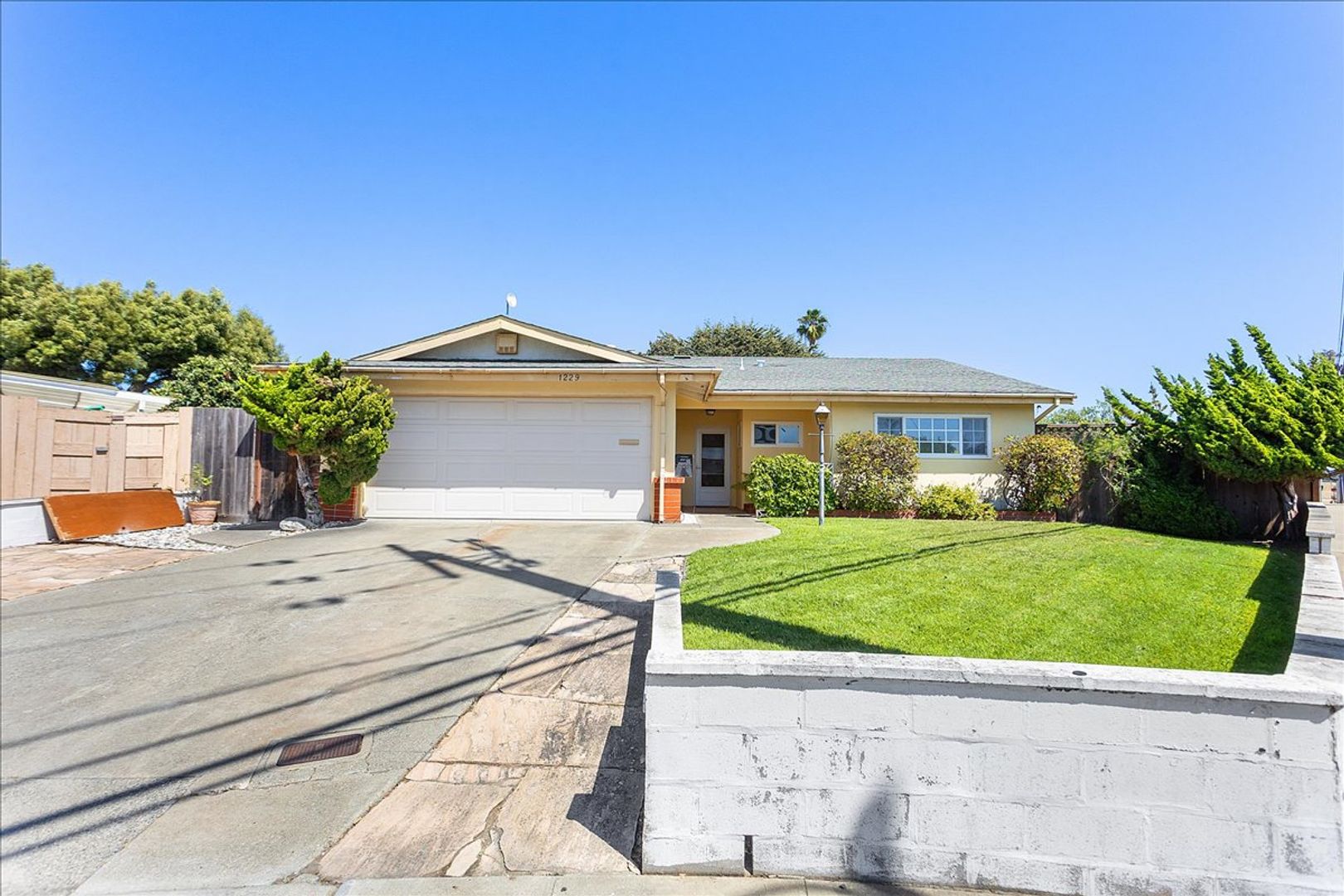 Alameda House: 1229 Coral Reef Pl