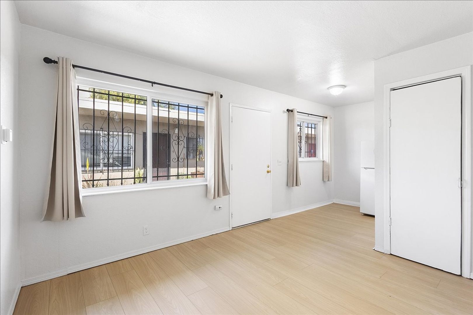 Oakland Apartment: 1843 & 1847 E 25th St