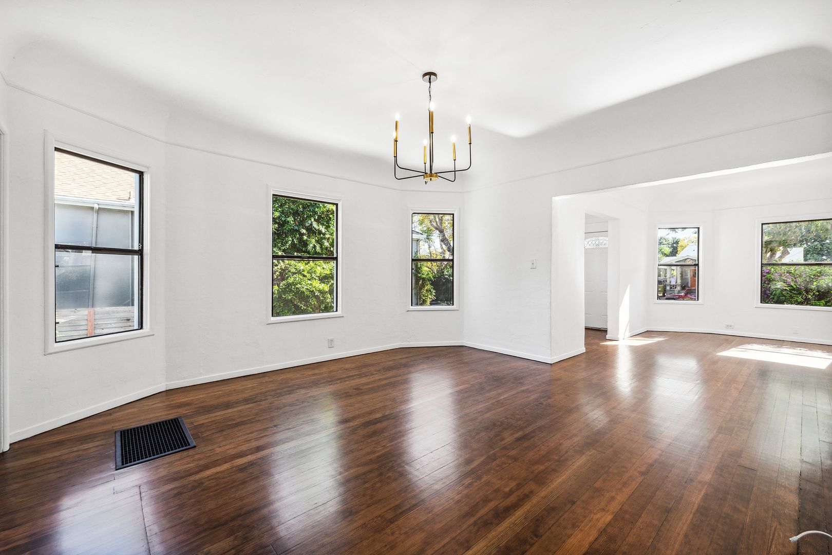 Alameda Apartment: 1033 Central Ave