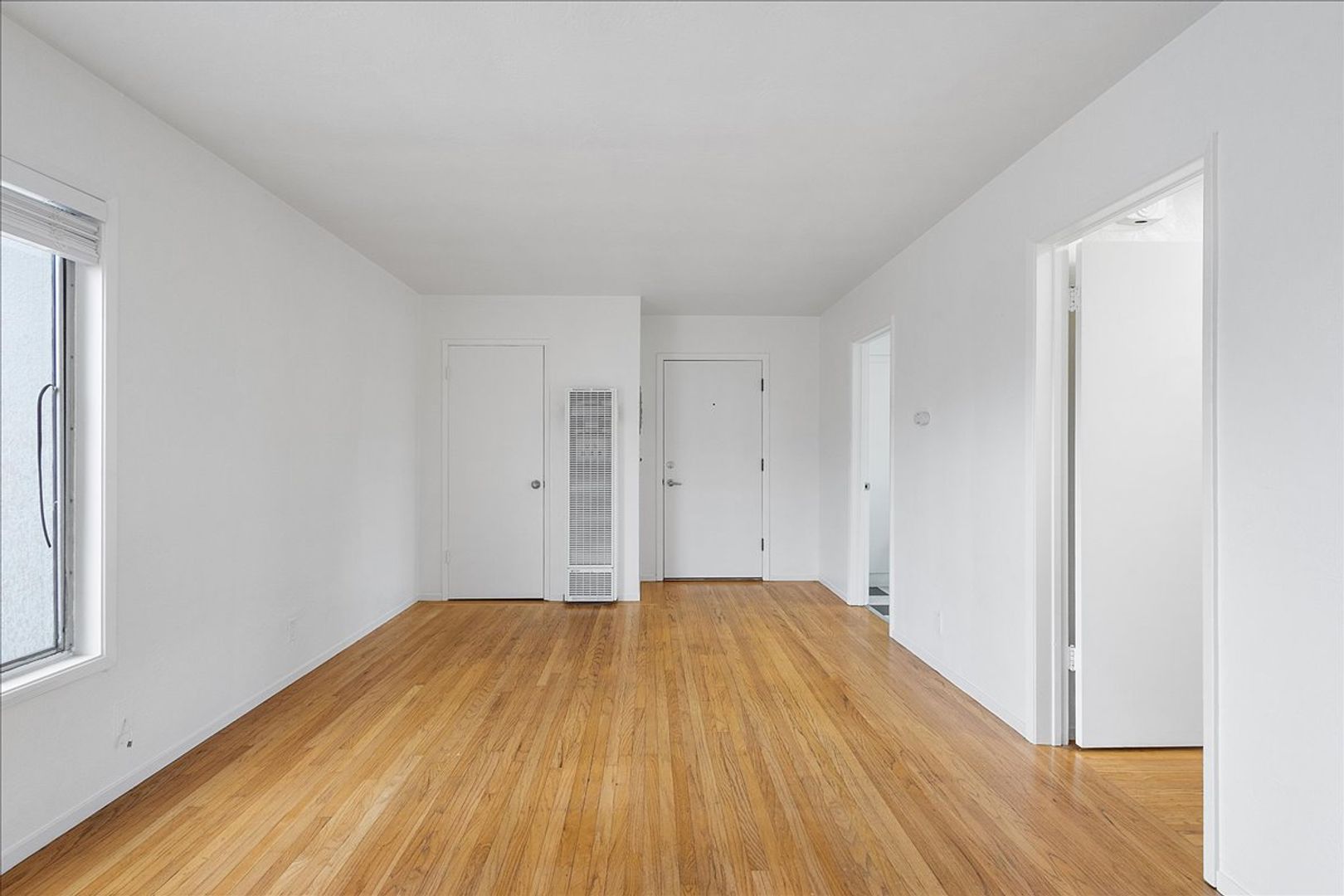 Oakland Apartment: 854 40th St #6