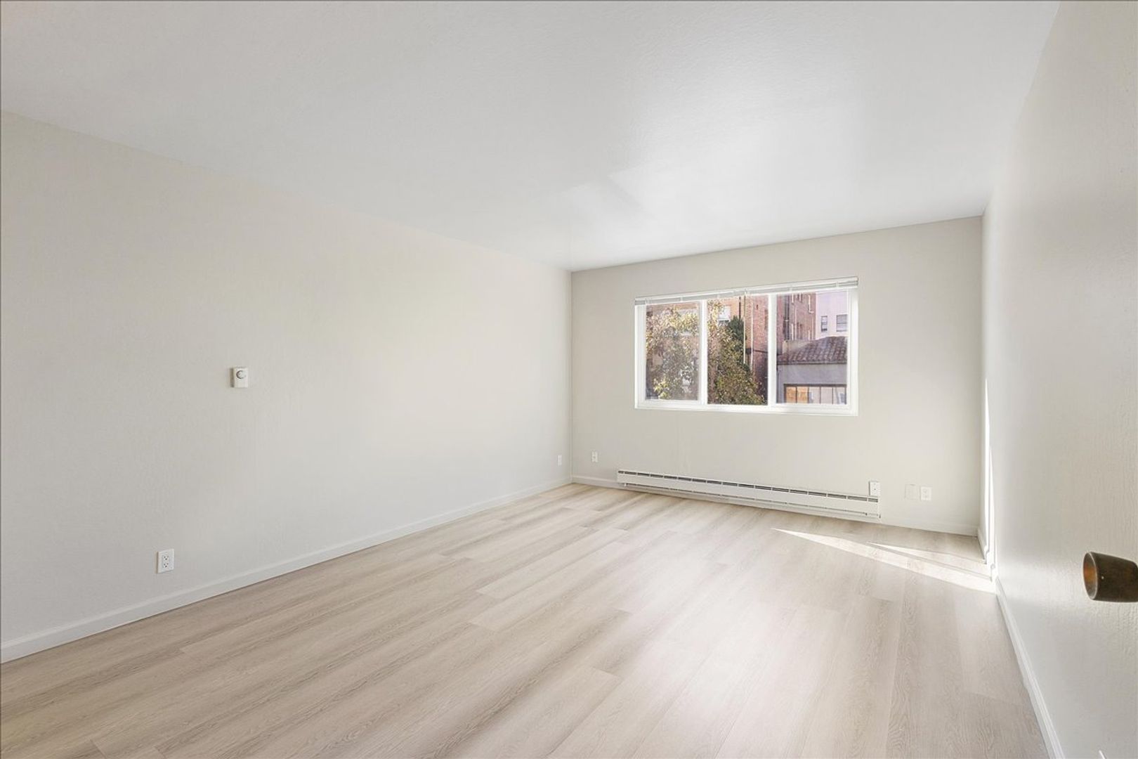 Oakland Apartment: 145 17th St #202