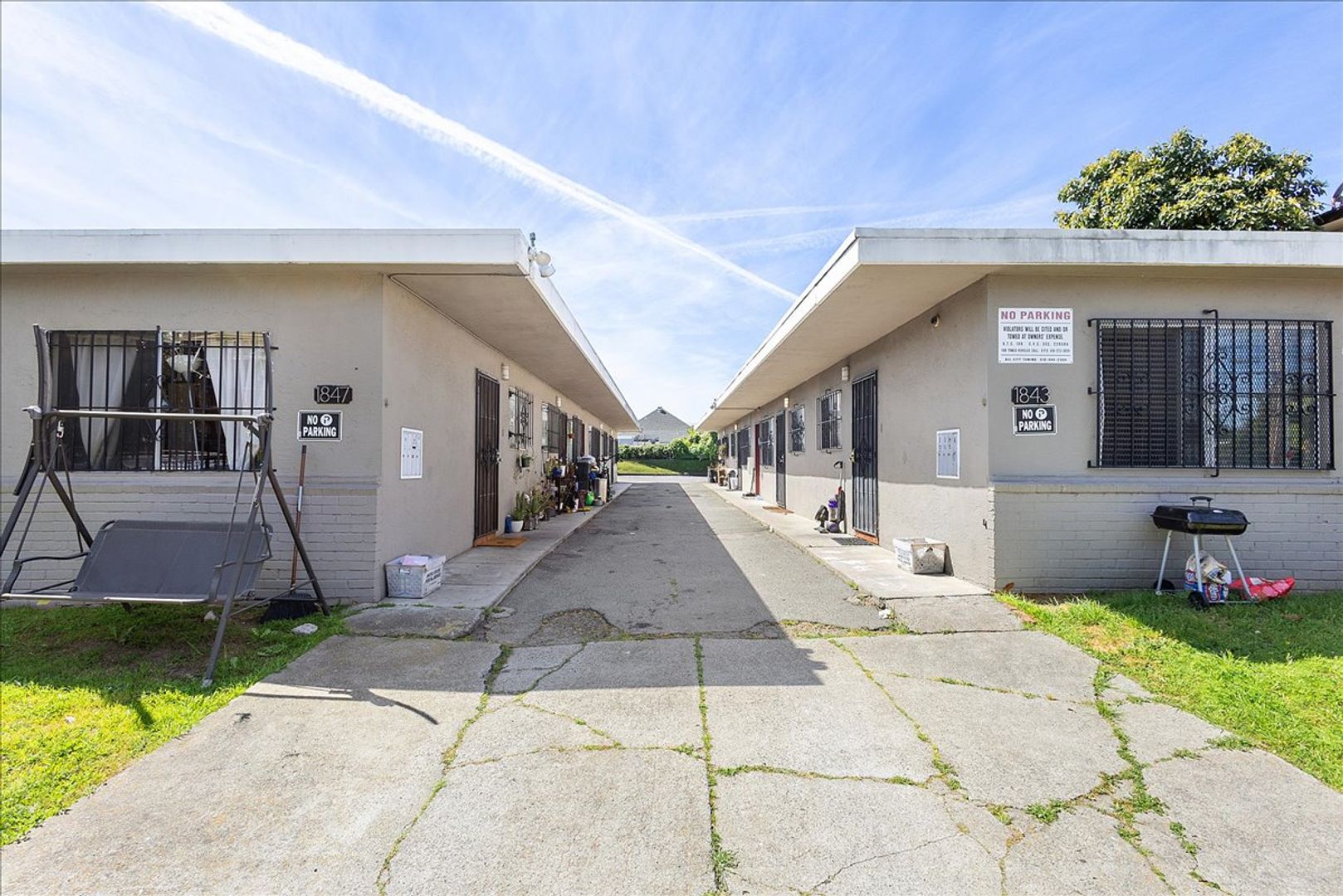 Oakland Apartment: 1843 & 1847 E 25th St