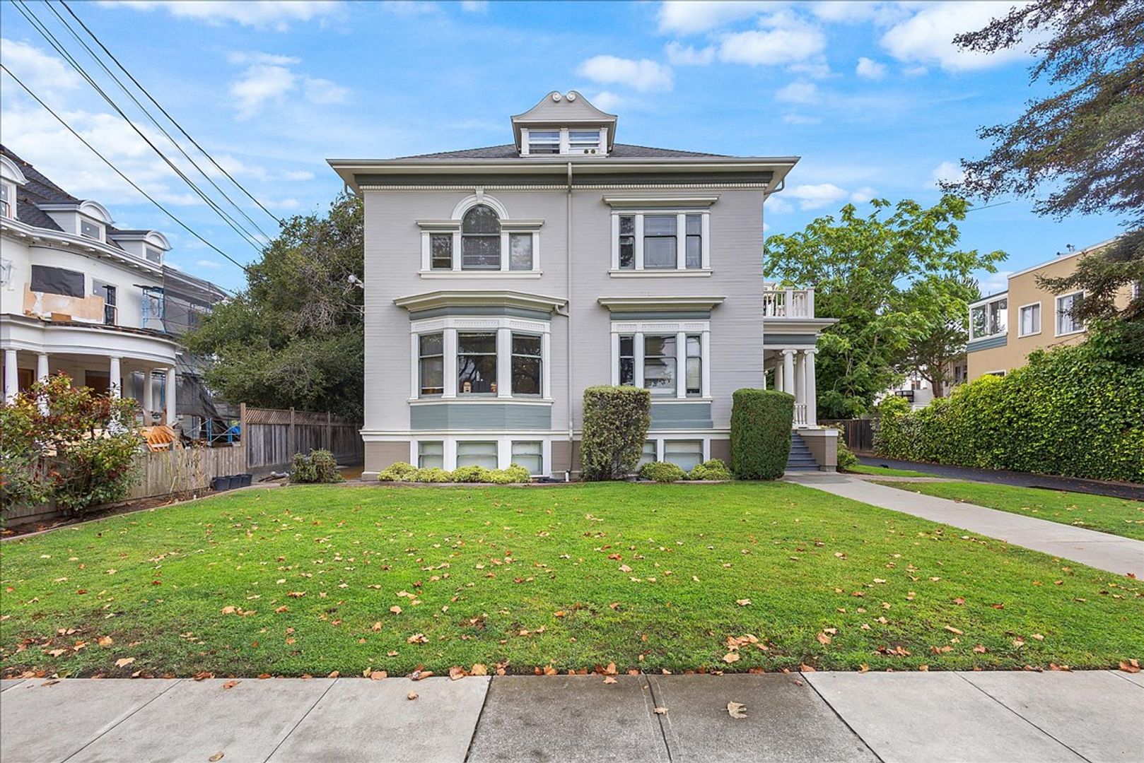 Alameda Apartment: 1625 Central Ave