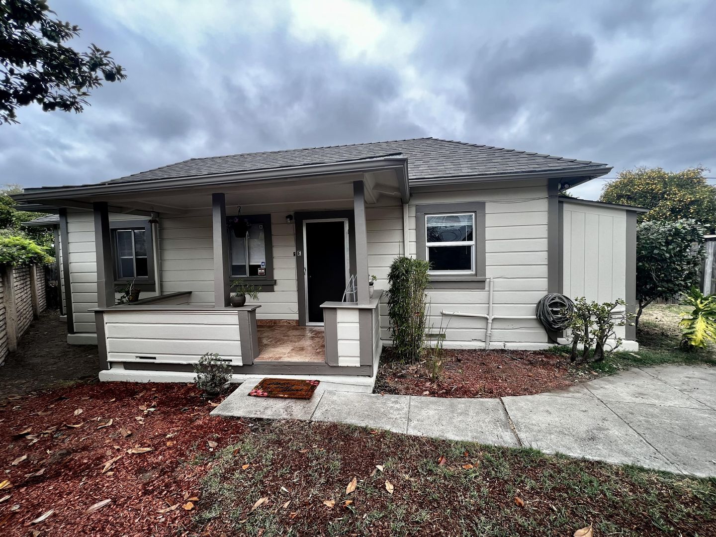 Alameda Apartment: 1617 8th St #E