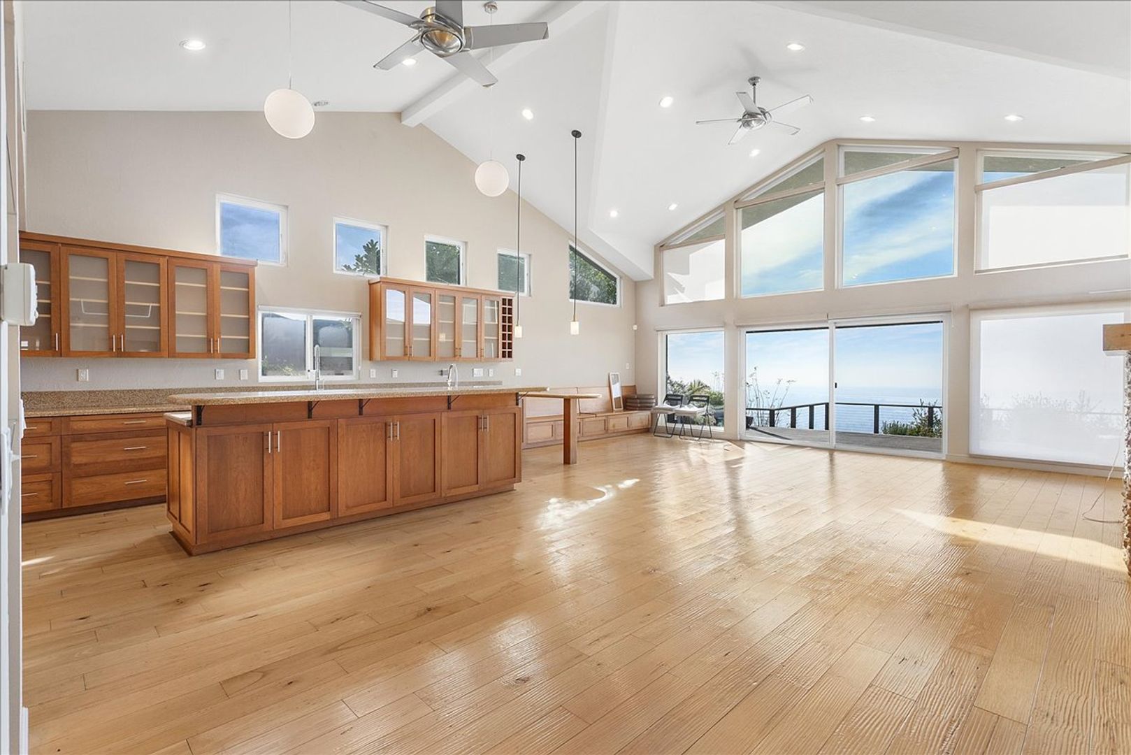 Oakland House: 75 Chadbourne Way