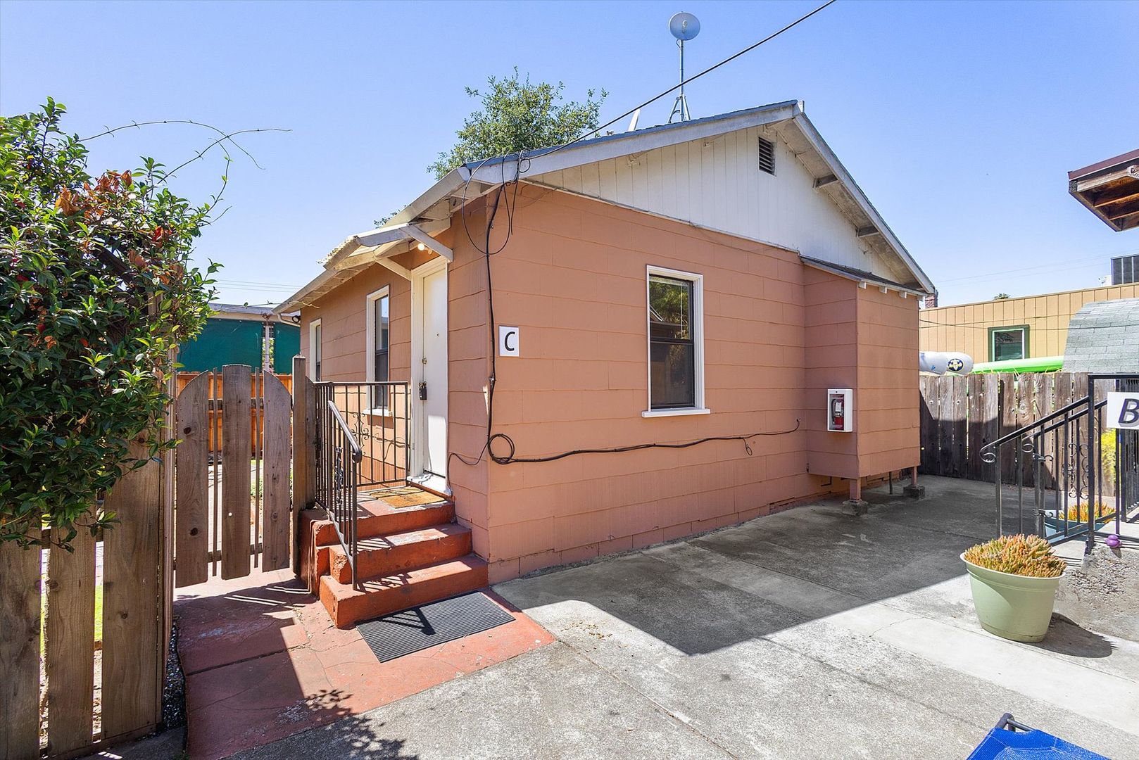 Alameda Apartment: 2510 Eagle Ave #C
