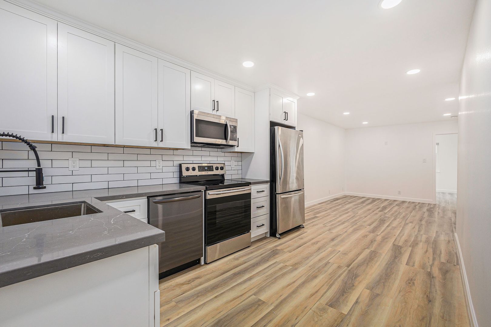 Oakland Apartment: 137 Montecito Ave