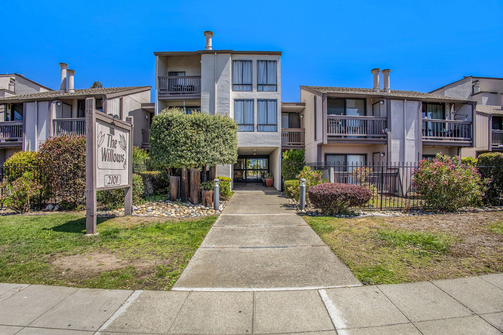 Alameda Condo: 2101 Shoreline Drive #252