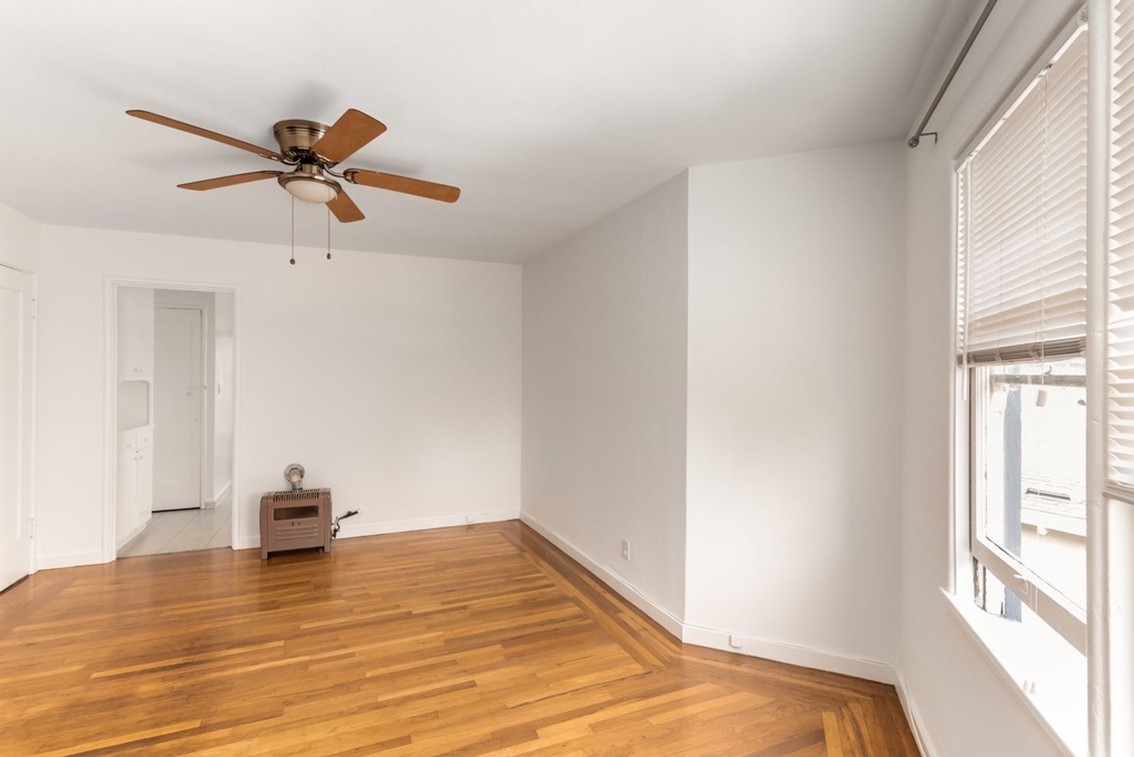 Alameda Apartment: 1535 Everett St