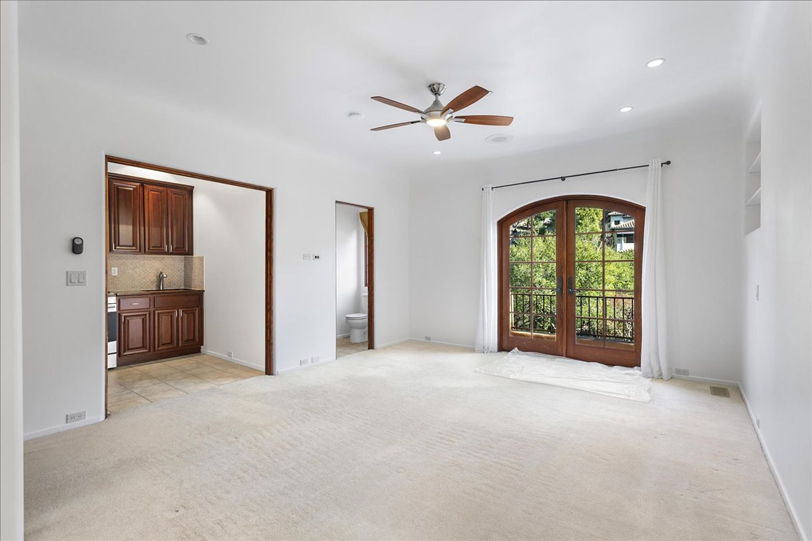 Berkeley Apartment: 1041 Grandview Dr. #A-2