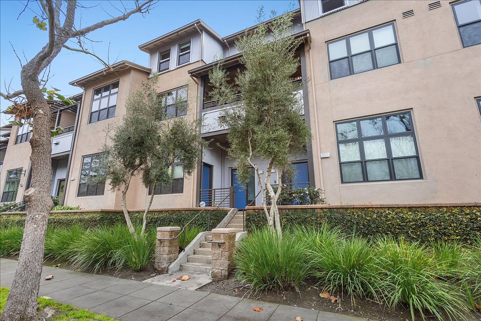 Oakland Apartment: 2921 Glascock St # 122