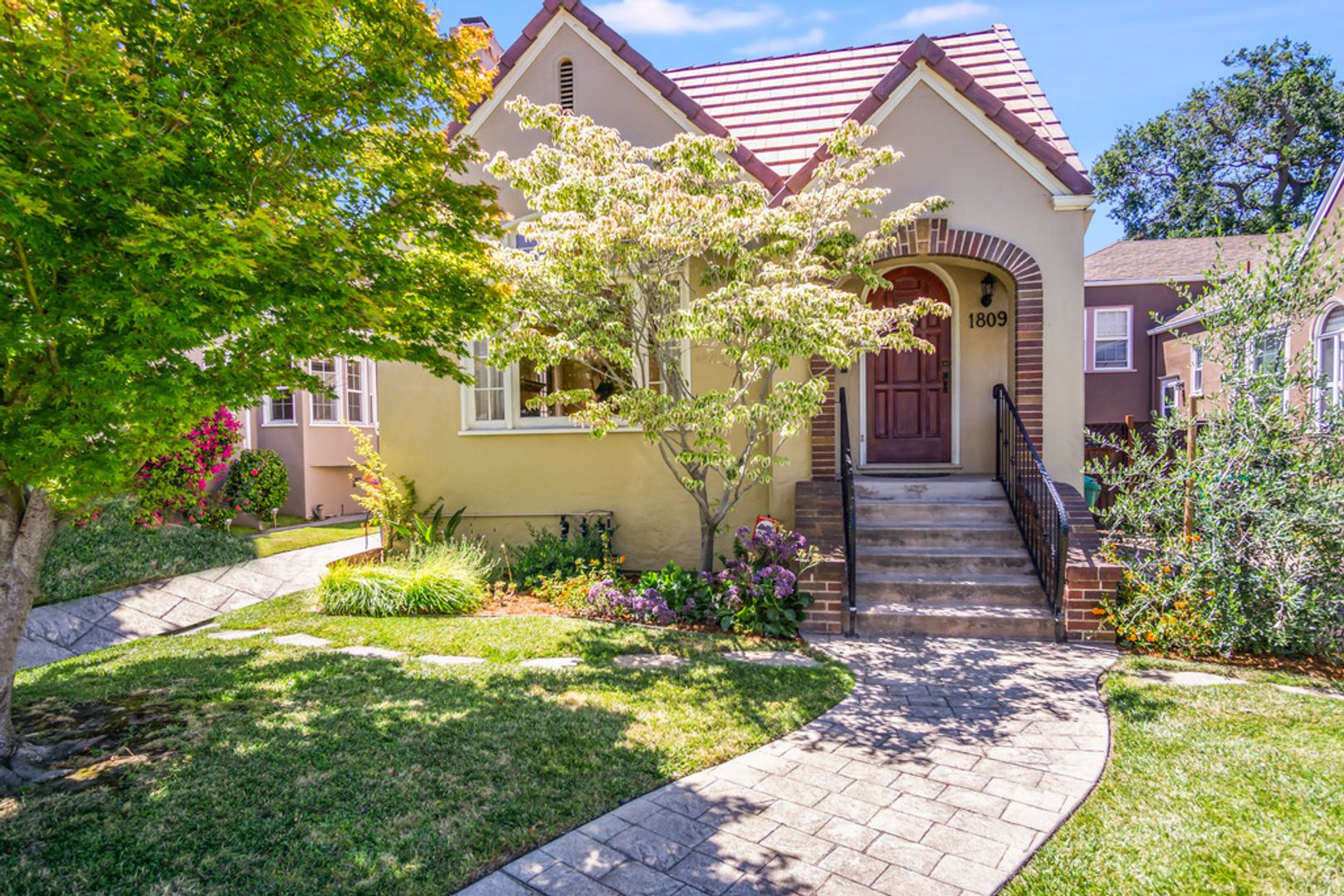 Alameda House: 1809 Versailles Ave.