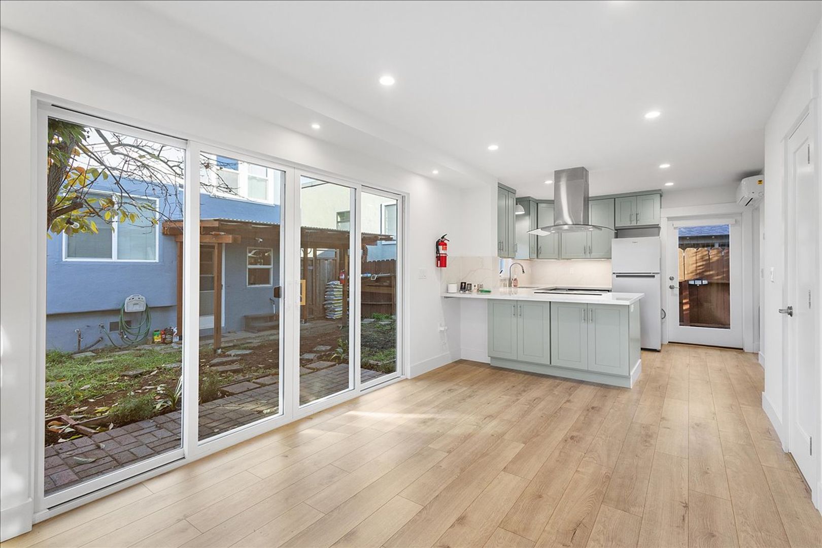 Alameda House: 1012 A Broadway