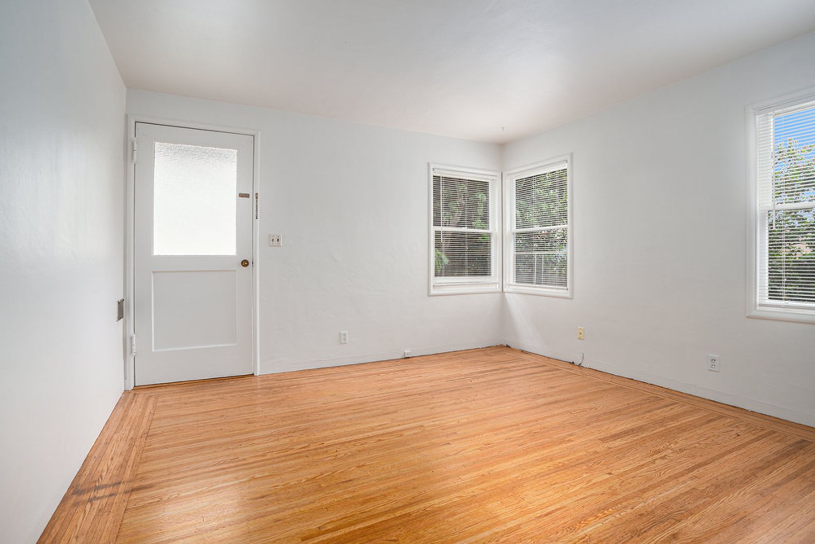 Alameda Apartment: 1537 Everett St