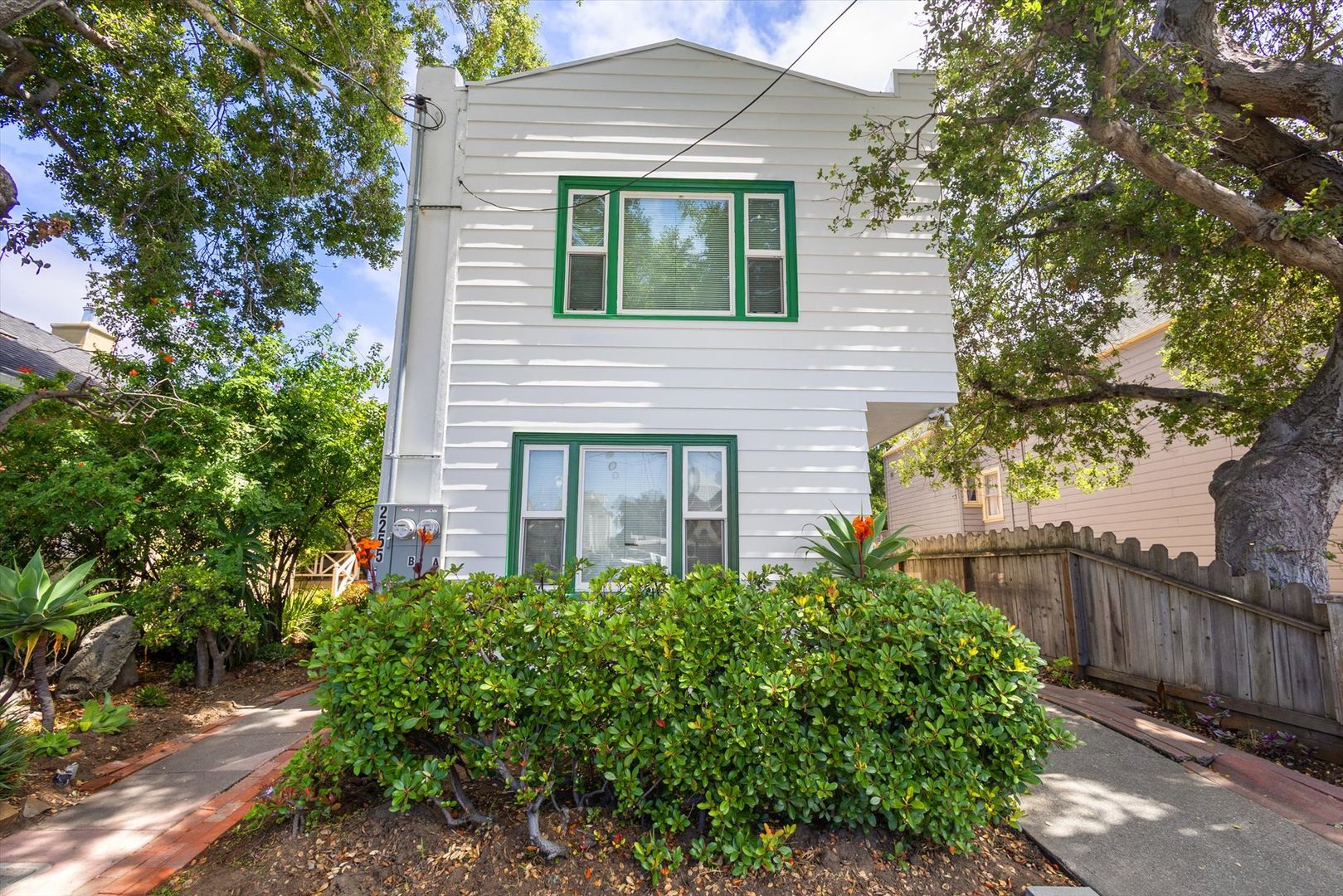 Alameda Apartment: 2255 Lincoln Ave