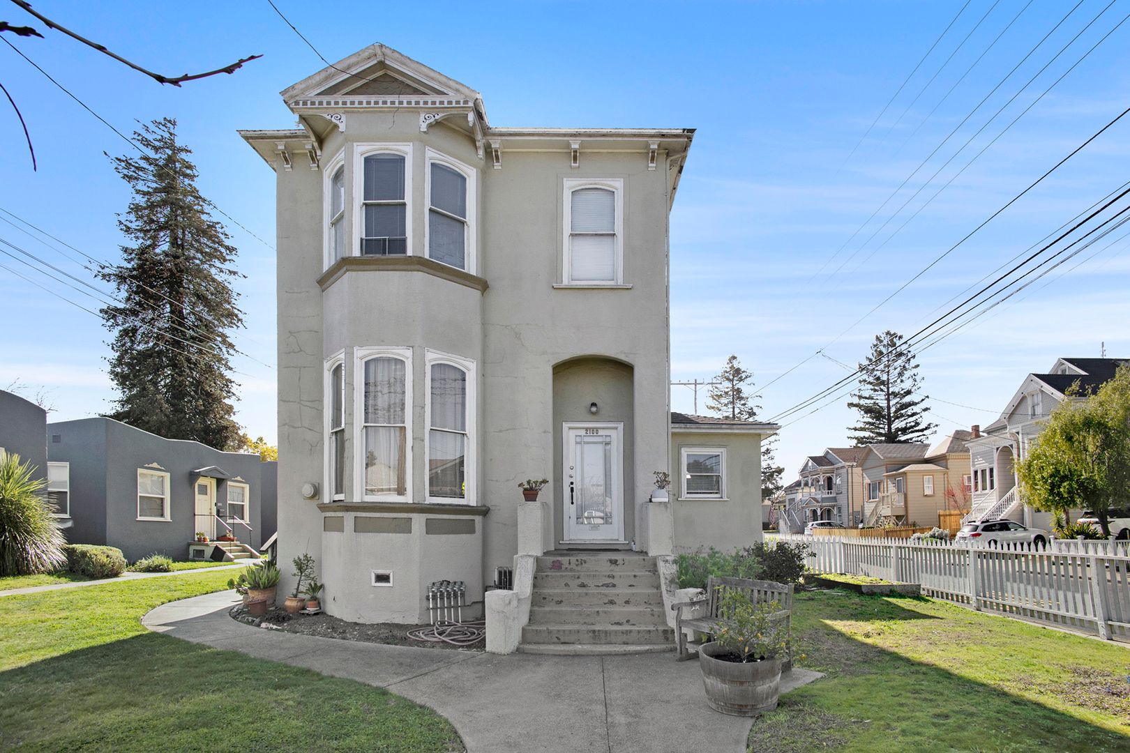 Alameda Apartment: 2100 Pacific Ave