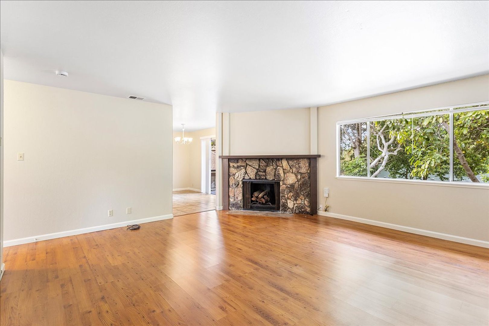 Alameda Apartment: 2120 San Antonio Ave #E