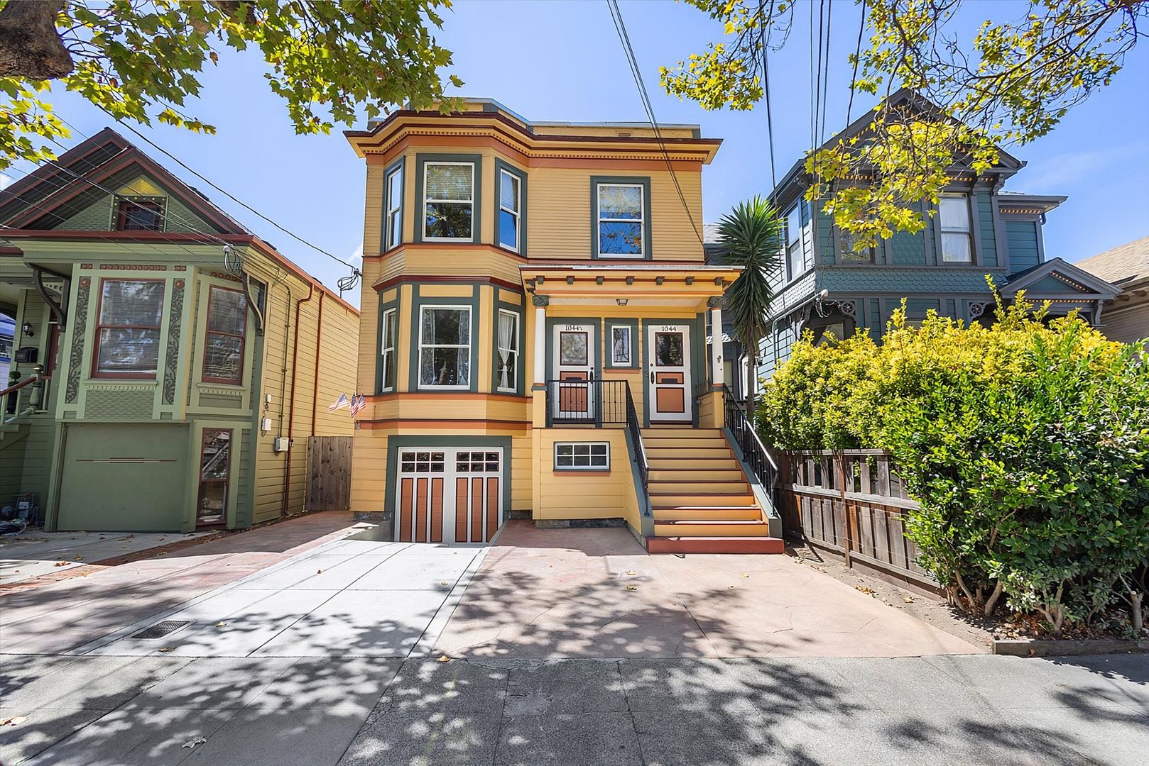 Alameda Apartment: 1044 1/2 Central Ave