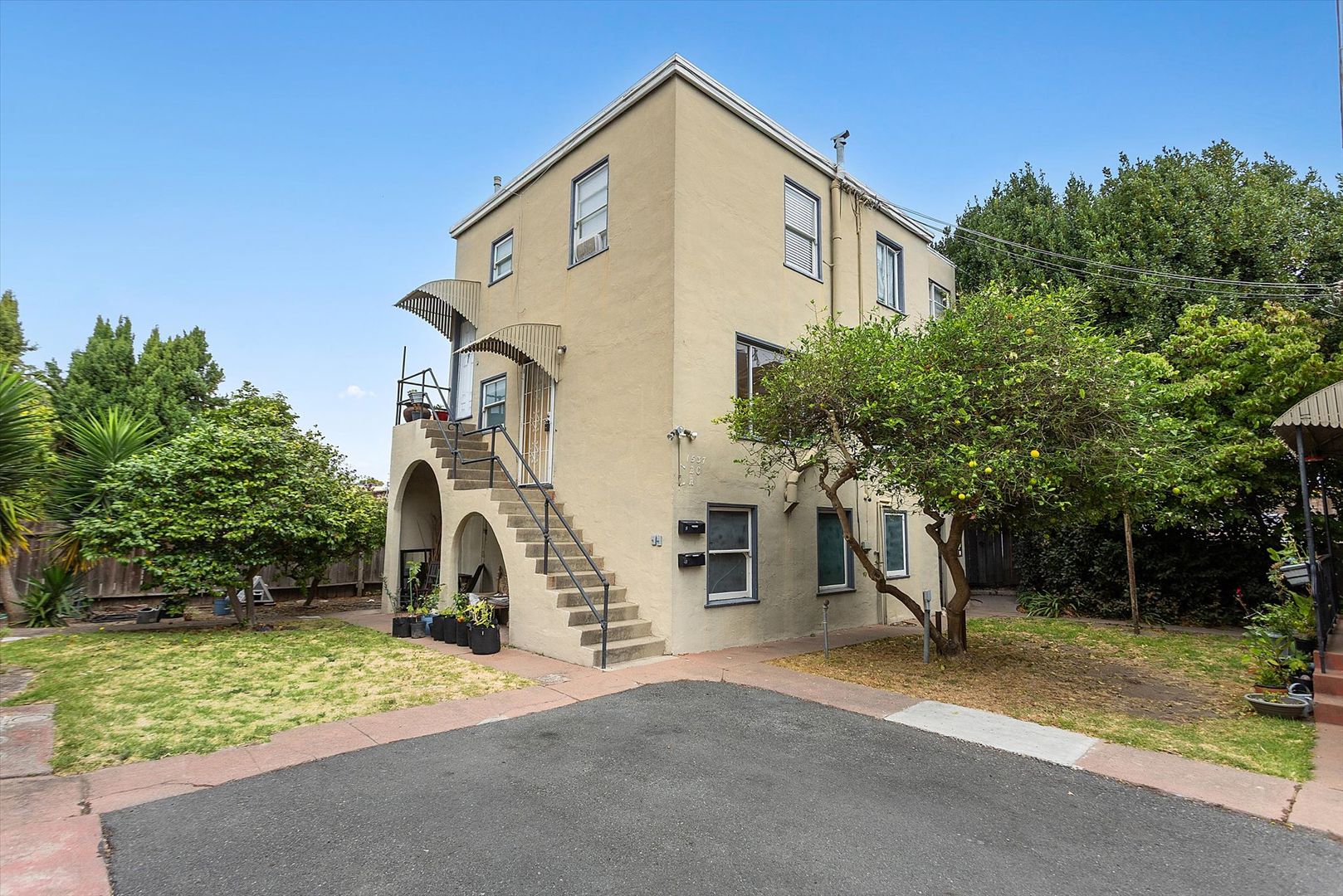 Alameda Apartment: 1537 Everett St