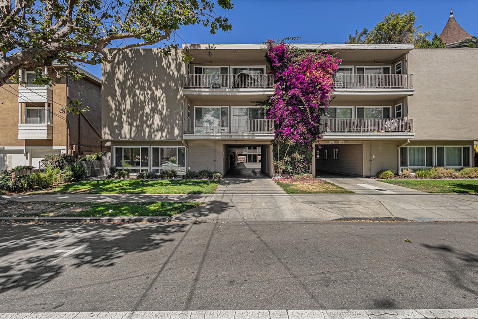 Alameda Apartment: 1715 Central Ave