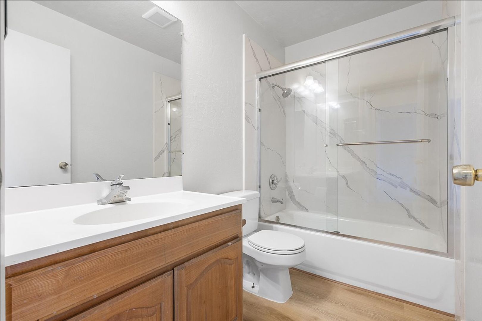 Alameda Apartment: 2228 Lincoln Ave