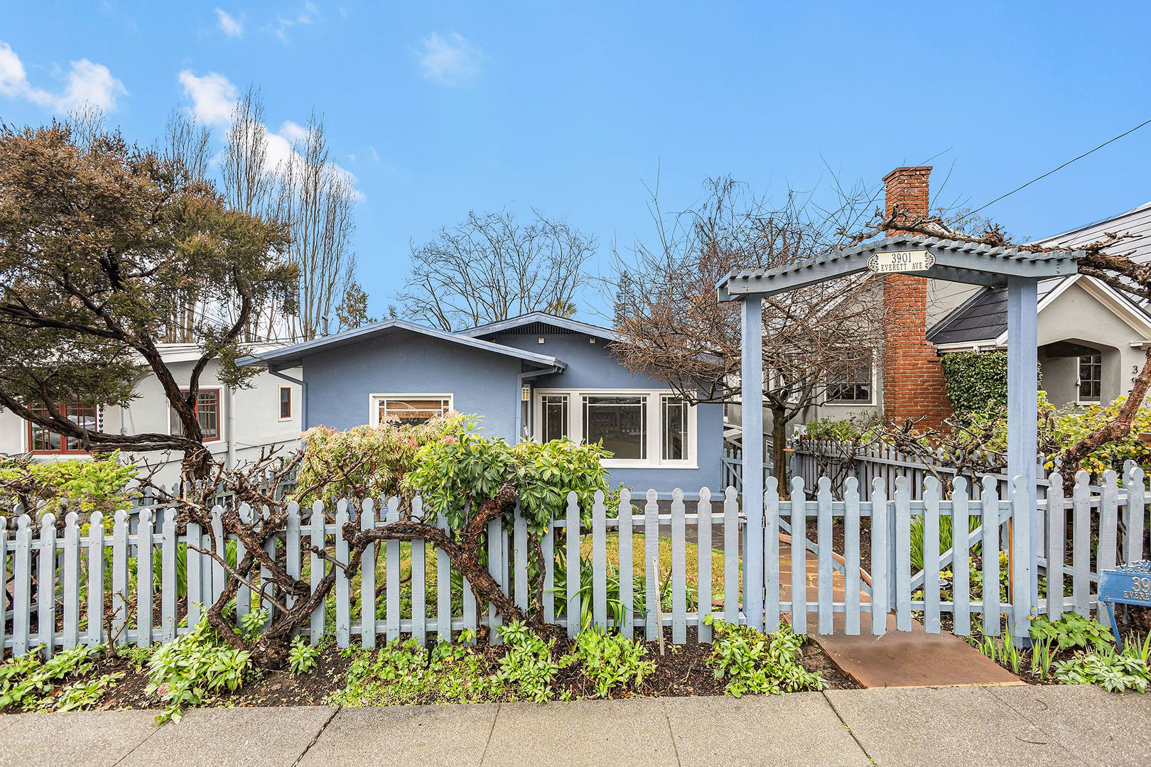 Oakland House: 3901 Everett Ave