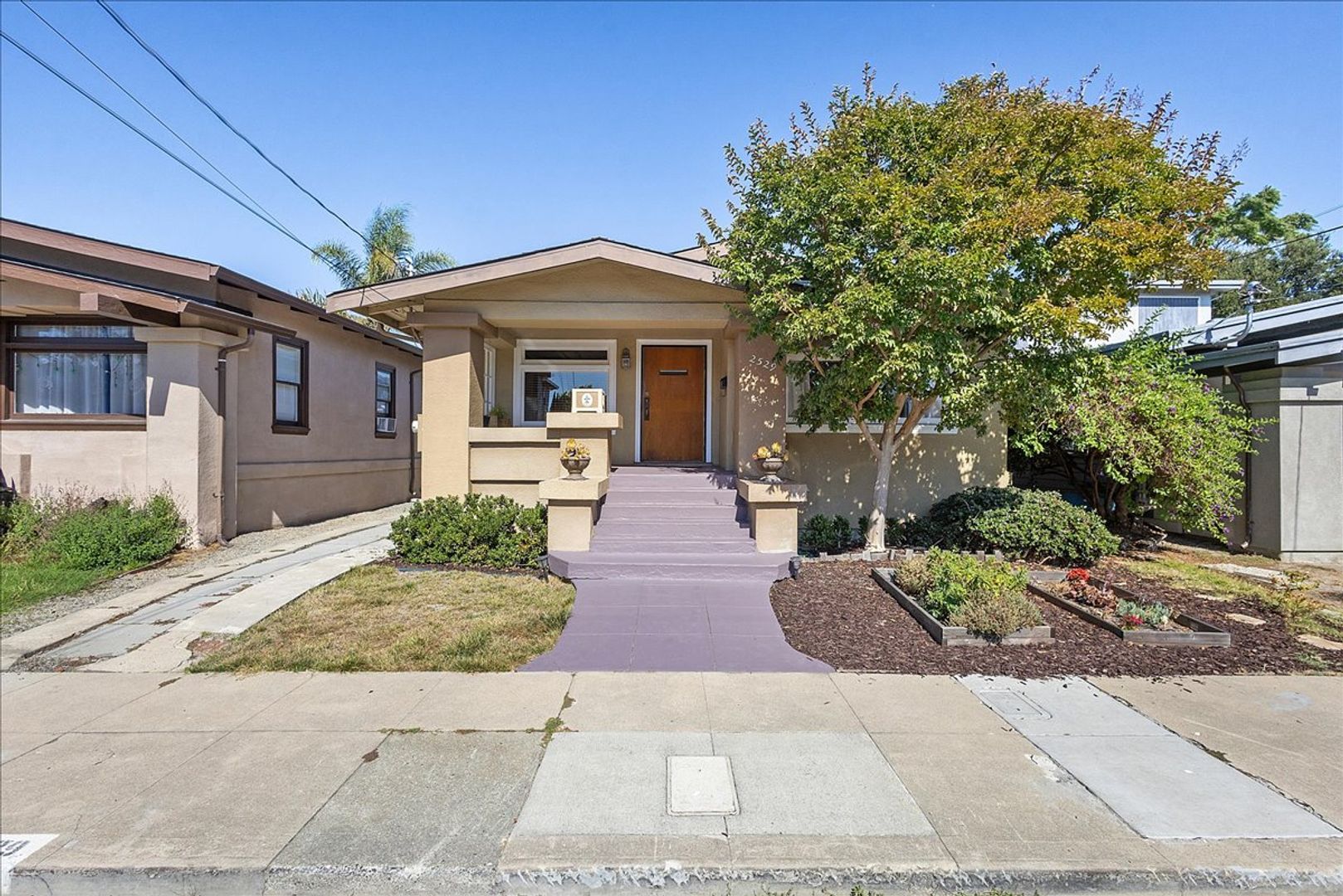 Alameda House: 2529 Noble Ave